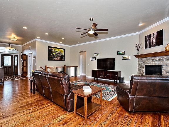 5th image of 813 Black Arrow Dr