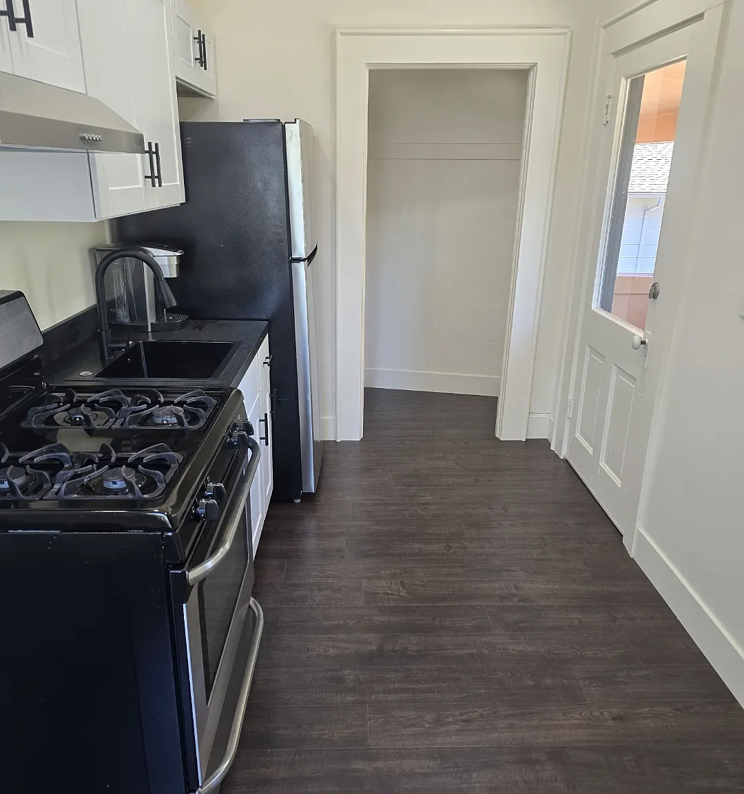 1 bed, 1000 sqft, $1,500 — Photo 2