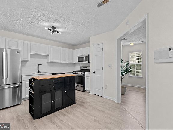 4th image of 10 Ironstone Ct
