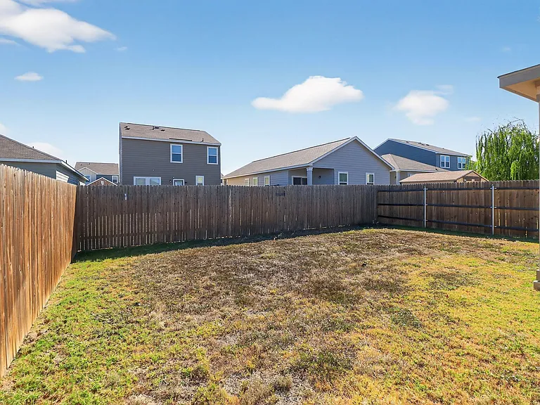137 Miracle Dr — Photo 22
