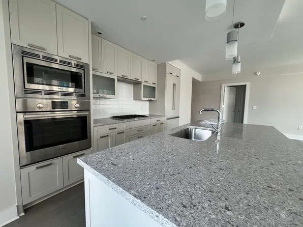 4960 Fairmont Ave APT 603, Bethesda, MD 20814