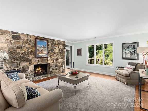 4th image of 164 Breezemont Dr