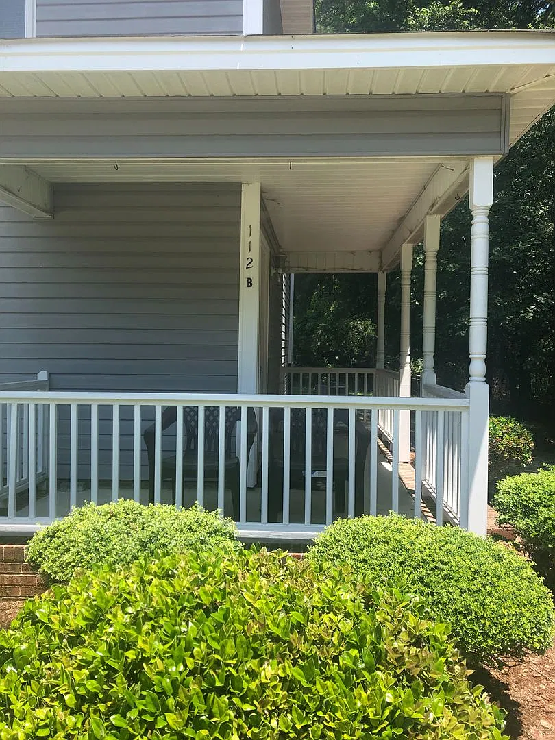 2 bedroom 1 1/2 bathroom duplex located in the heart of Lillington. — Photo 3