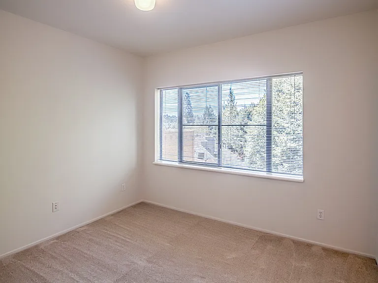 Saffron Apartments — Photo 32