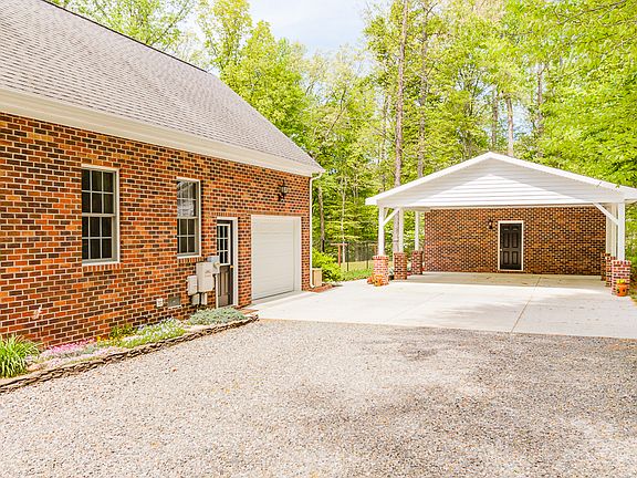 3rd image of 8483 Anderson Ct