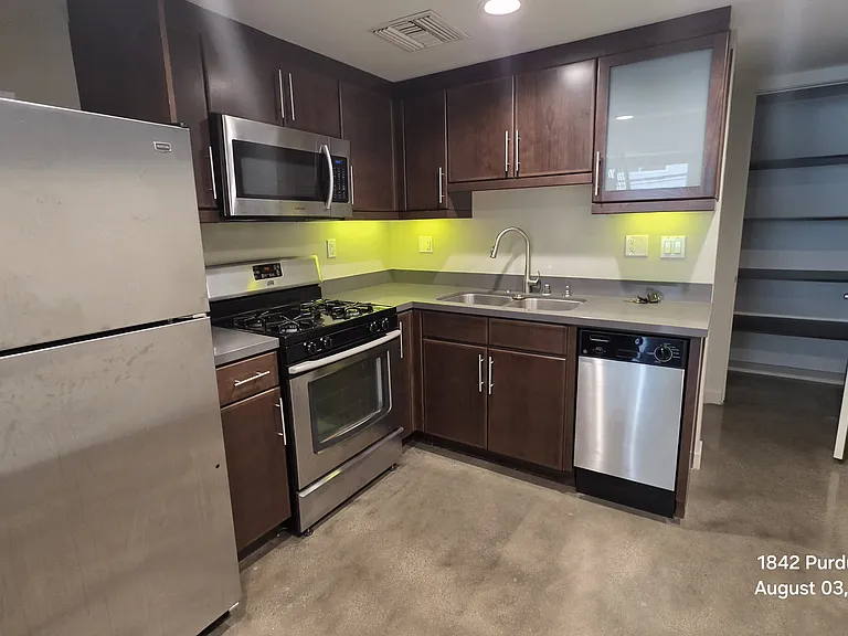 1842 Purdue Ave #105 — Photo 4