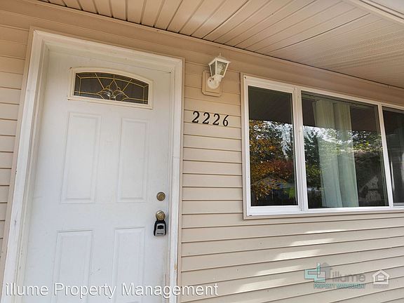 3rd image of 2226 SE Courtney Ave
