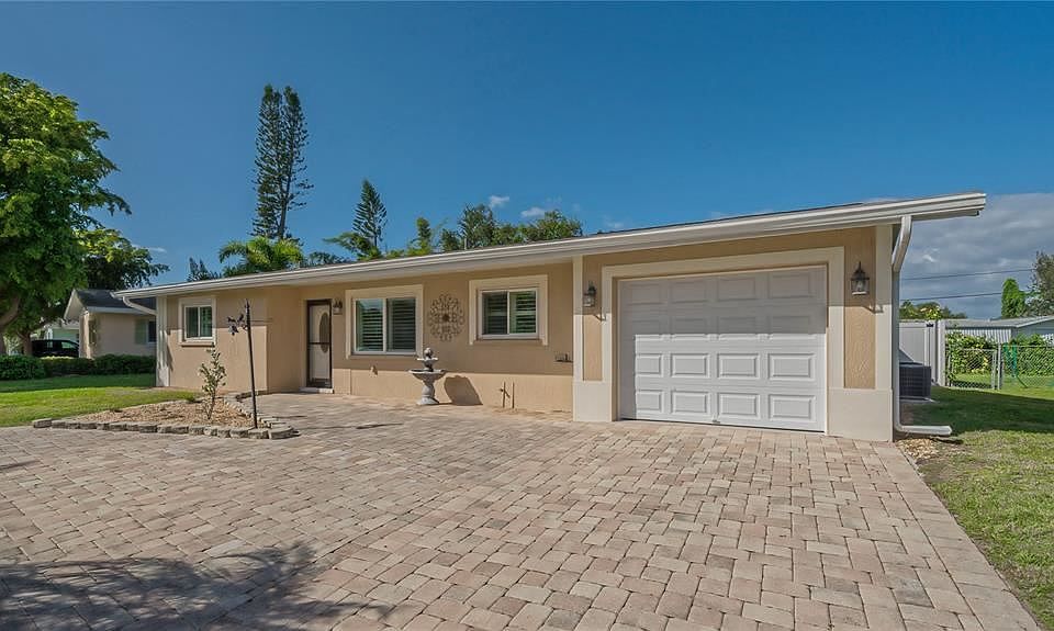 1st image of 6833 Half Moon Dr