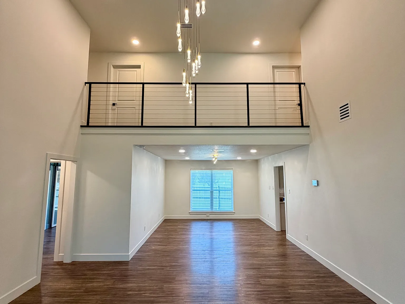4 bed, 2652 sqft, $4,495 — Photo 3