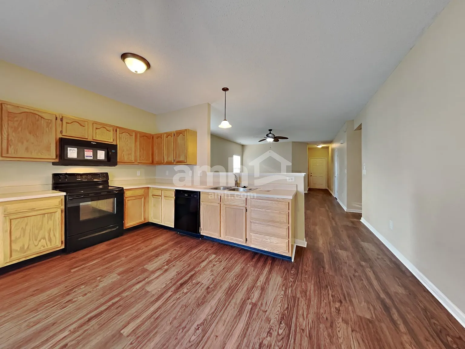 3 bed, 2.0 bath, 1368 sqft, $1,935 — Photo 3
