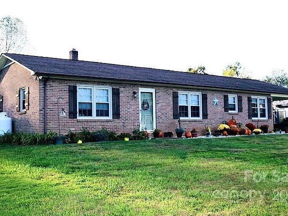 4th image of 2407 Winkler St