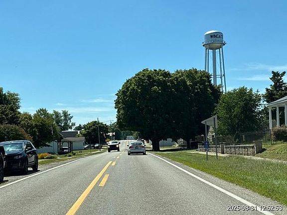 Exterior Neighborhood (street photo)