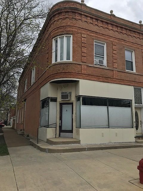 1st image of 2158 W Barry Ave