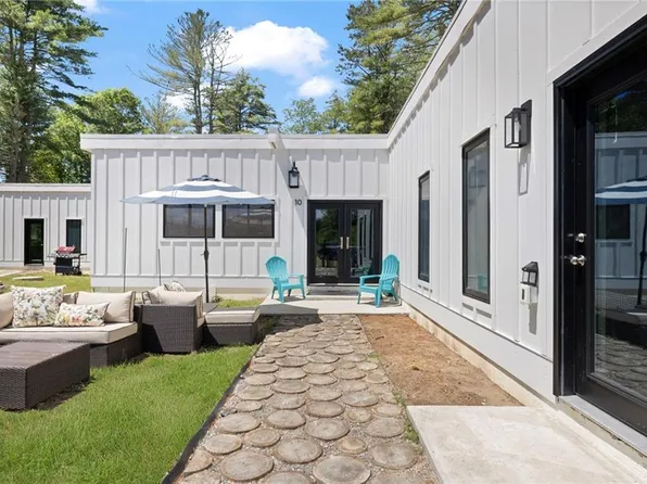 10 Bucknam Rd, Wood River Junction, RI 02894