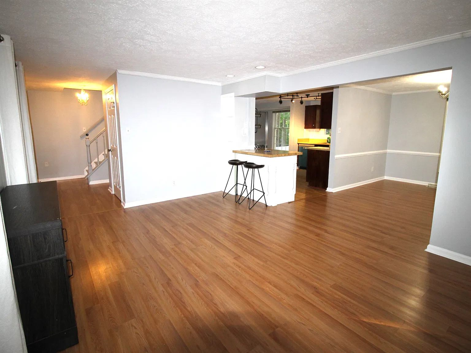 3 bed, 2.5 bath, 1900 sqft, $3,400 — Photo 4