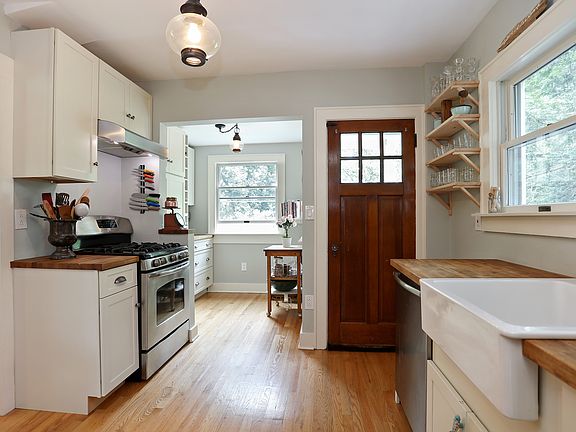 5th image of 1729 Summit St