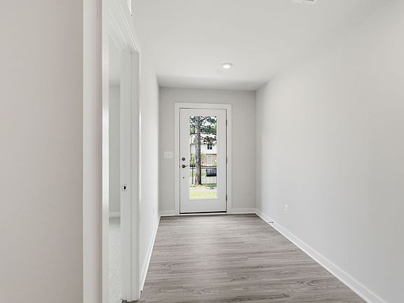 4th image of 2118 Acadia Rd
