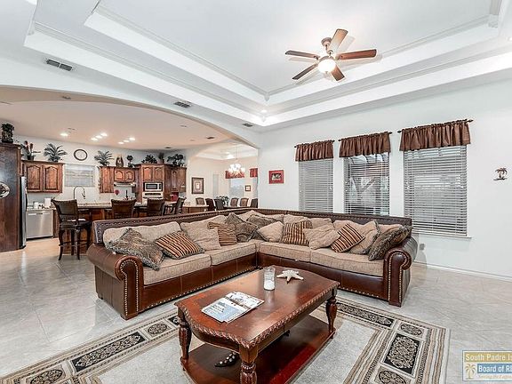 5th image of 75 Bethpage Dr
