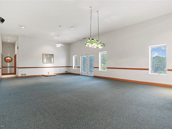 4th image of 99 1/2 Shangri La Ln