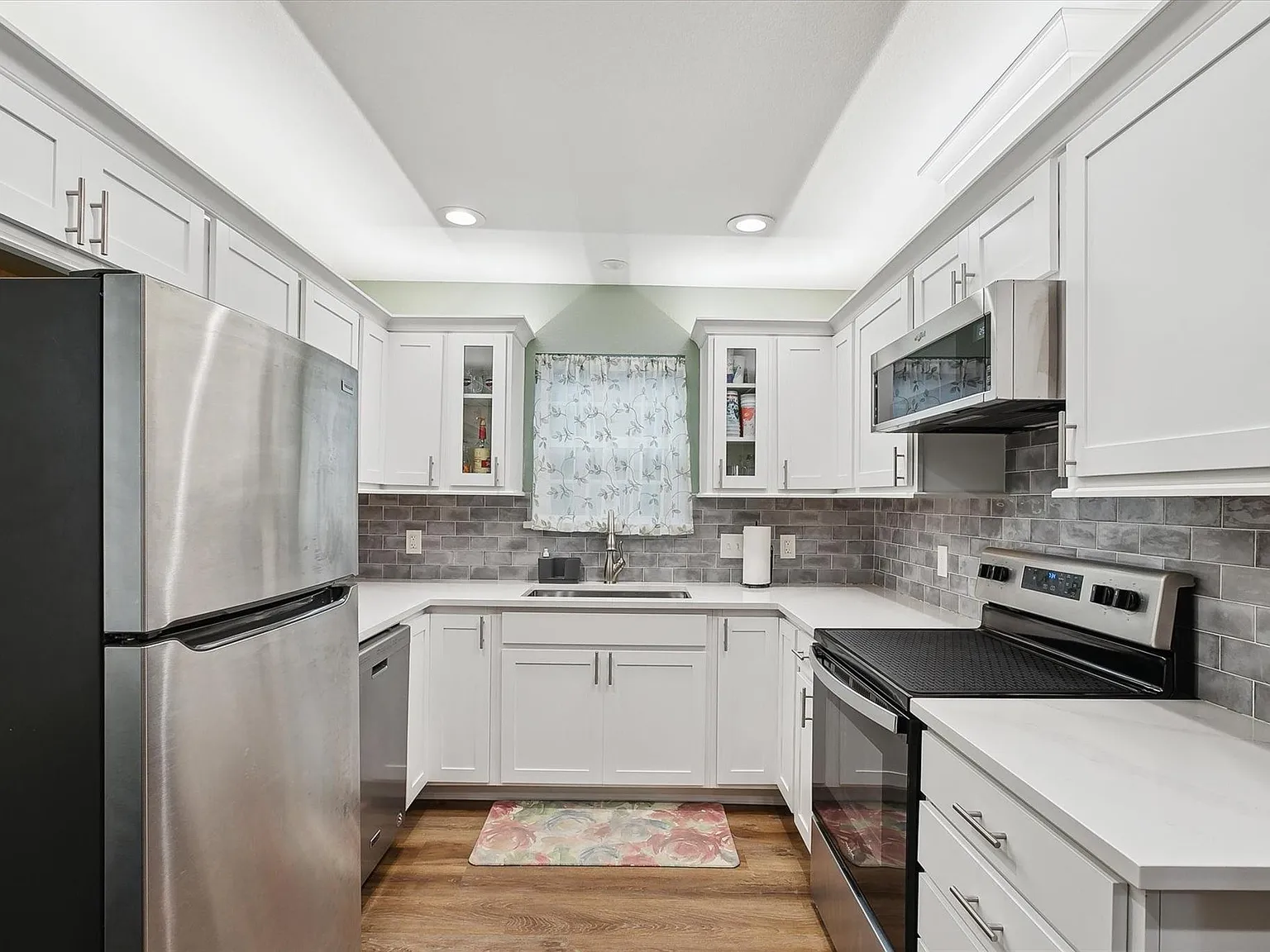 2 bed, 785 sqft, $1,800 — Photo 3