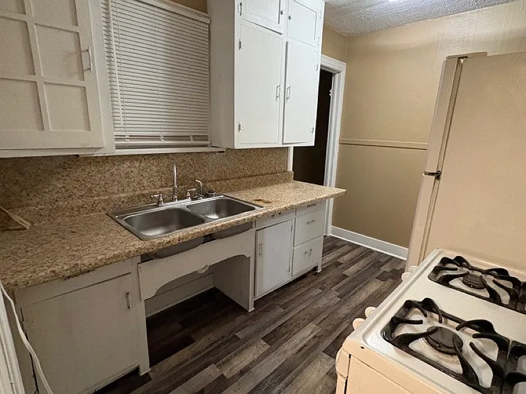 709 Galveston St #A — Photo 4