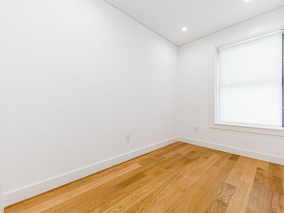 3rd image of 59 Thompson St #24