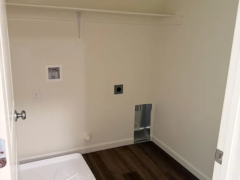 1919 Oak Falls Ct — Photo 17