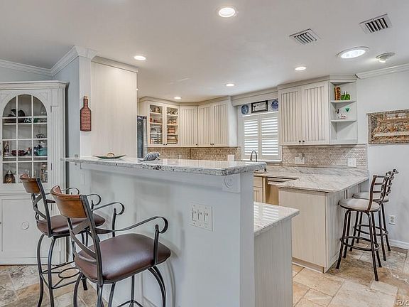 5th image of 1020 SE 5th Ave
