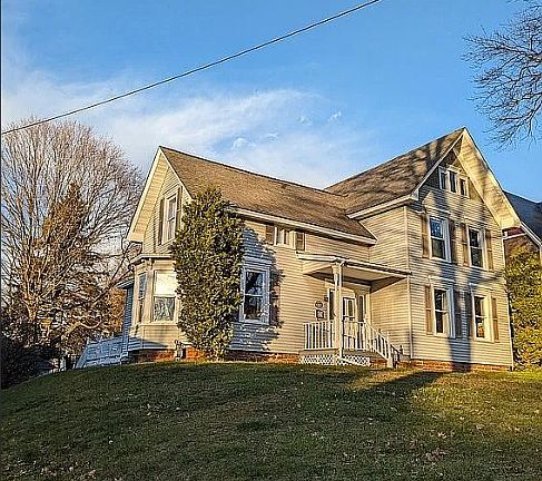 2nd image of 14 Pleasant St