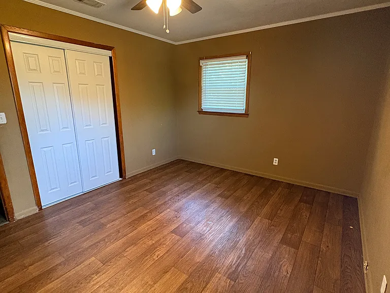 5620 Forest Ave — Photo 17