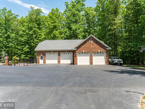 6 car  heated/cooled 1/2 bath w/laundry hook ups