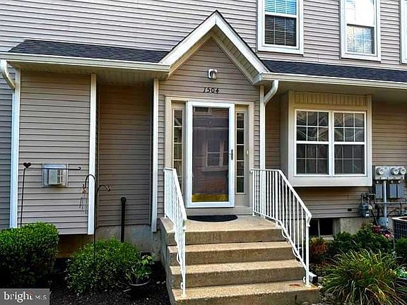 2nd image of 1504 Coventry Way