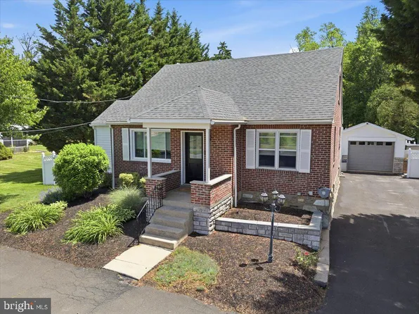 3025 Pine Rd, Huntingdon Valley, PA 19006
