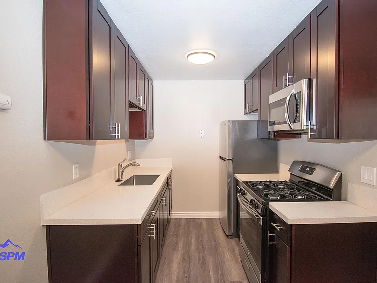 4060 Euclid North Apartments — Photo 5