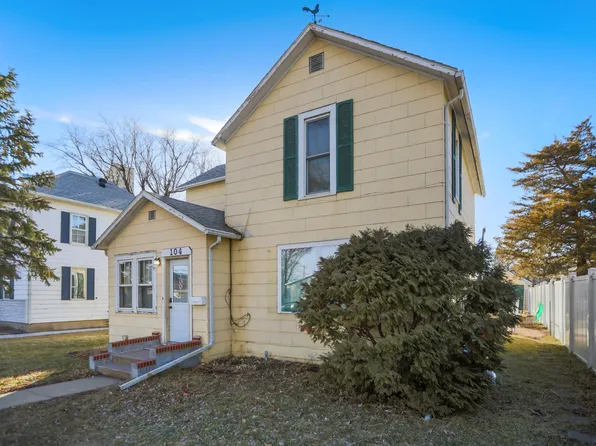 104 N 2nd St, Groton, SD 57445