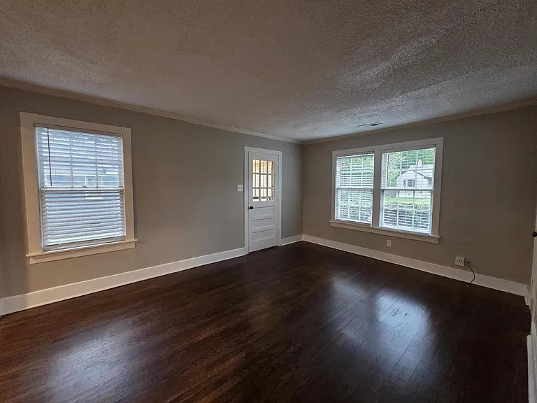 983 Brower St — Photo 23