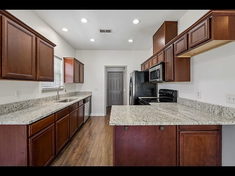 845 Kaylee Cir — Photo 9