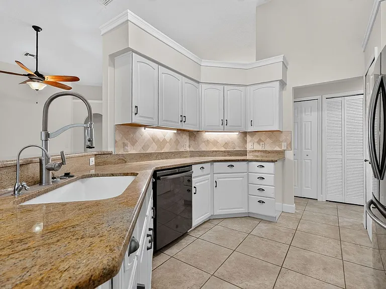 118 W Magnolia Ave — Photo 14