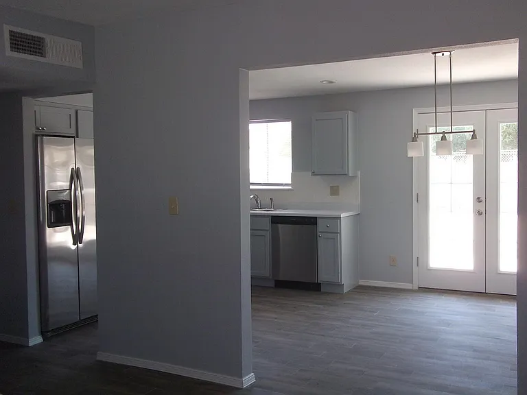 6004 Sorrento St — Photo 3