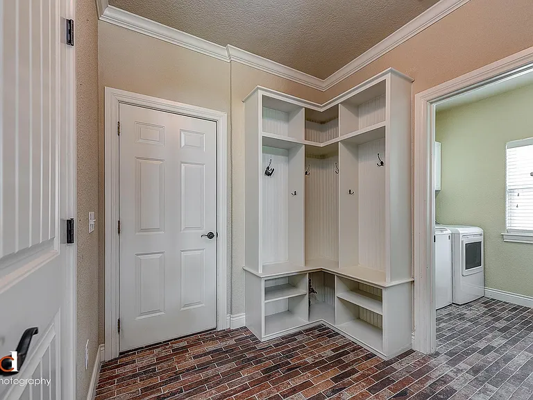 1408 NE Dysart Woods Ln — Photo 23