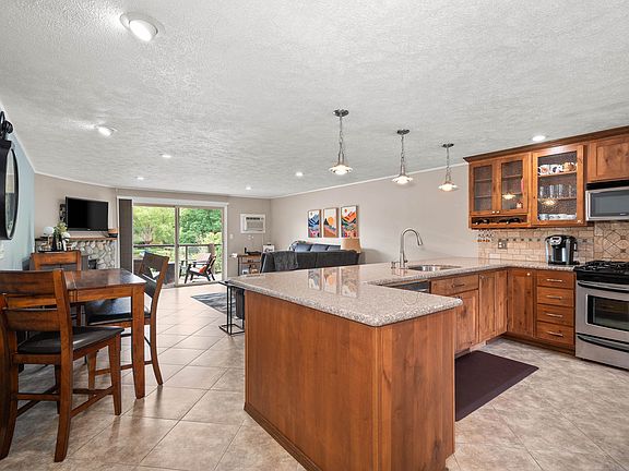 2nd image of 311 S Shoreline Dr Unit 3