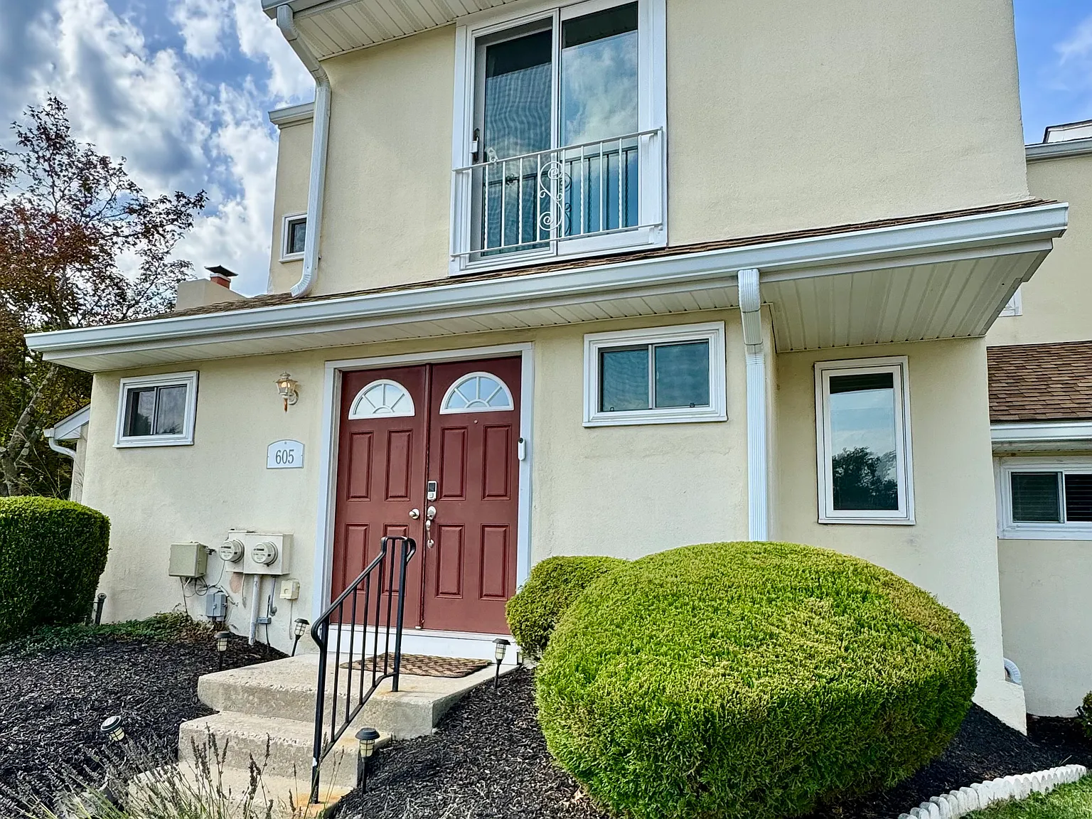 3 bed, 2.5 bath, 2140 sqft, $3,100 — Photo 2