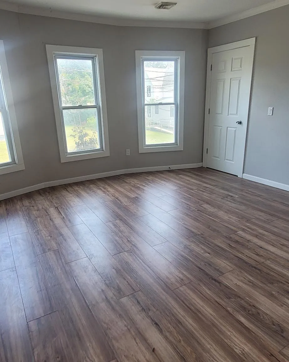 1172 Plymouth Ave S — Photo 2
