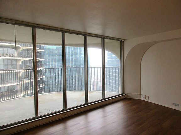 3rd image of 323 N Dearborn St #4824