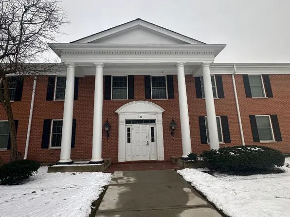 540 Devonshire Ln APT 15, Crystal Lake, IL 60014