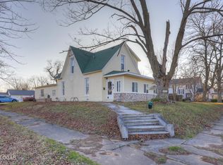 802 Oak St, Carthage, MO 64836