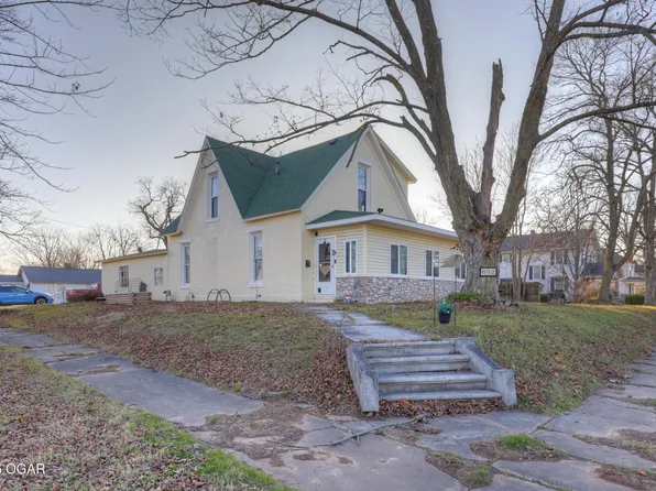 802 Oak St, Carthage, MO 64836