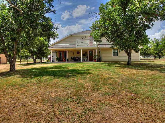 3rd image of 115 Pecan Orchard Ln