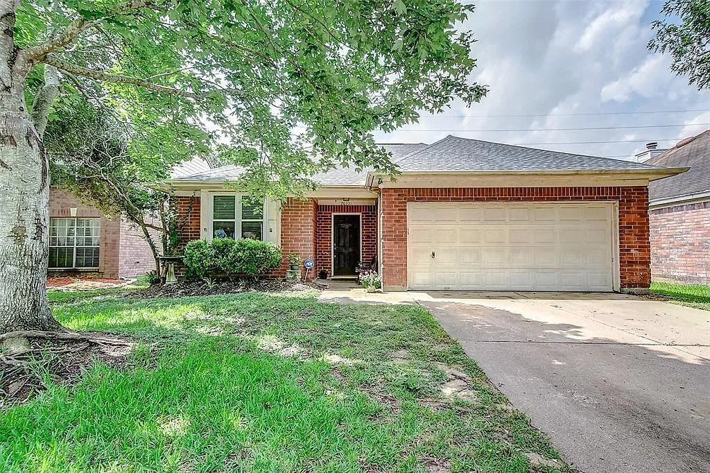 3 bed, 2.0 bath, 1418 sqft, $2,050 — Photo 1