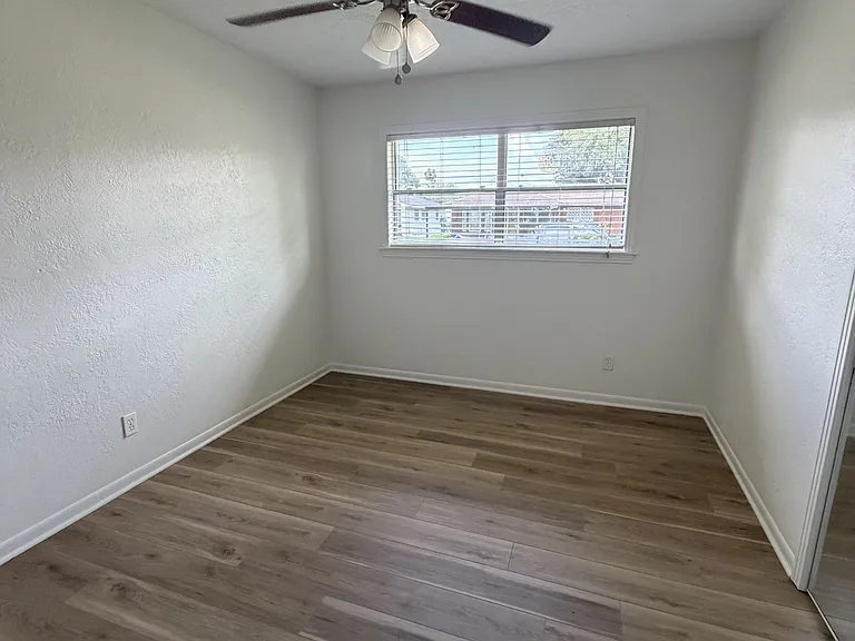 2720 Avenue M — Photo 13